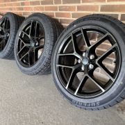 19″ TESLA Y + JUNIPER – NYE KOMPLETTE VINTERHJUL – REF V60