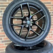 19″ TESLA Y + JUNIPER – NYE KOMPLETTE VINTERHJUL – REF V60