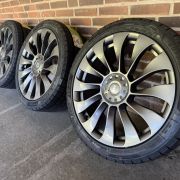 20″ TESLA Y + JUNIPER – NYE KOMPLETTE VINTERHJUL – REF V61