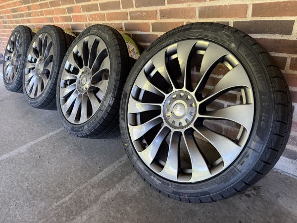 20″ TESLA Y + JUNIPER – NYE KOMPLETTE VINTERHJUL – REF V61