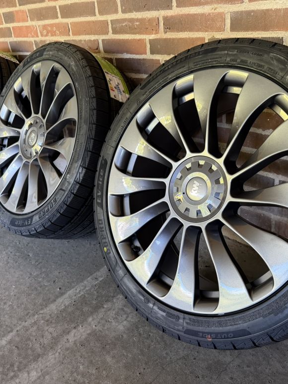 20″ TESLA Y + JUNIPER – NYE KOMPLETTE VINTERHJUL – REF V61