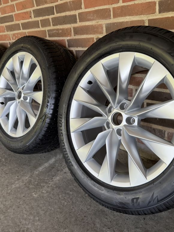 19” SKODA ENYAQ / ELROQ – ORIGINALE ALUFÆLGE MED VINTERDÆK – REF P160