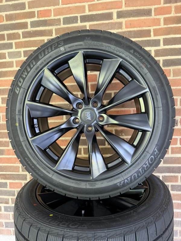 19″ TESLA Y + JUNIPER – NYE KOMPLETTE VINTERHJUL – REF V120