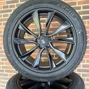19″ TESLA Y + JUNIPER – NYE KOMPLETTE VINTERHJUL – REF V121