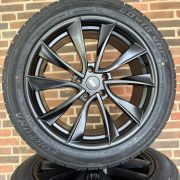 19″ TESLA Y + JUNIPER – NYE KOMPLETTE VINTERHJUL – REF V121