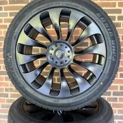 19″ TESLA Y + JUNIPER – NYE KOMPLETTE VINTERHJUL – REF V122