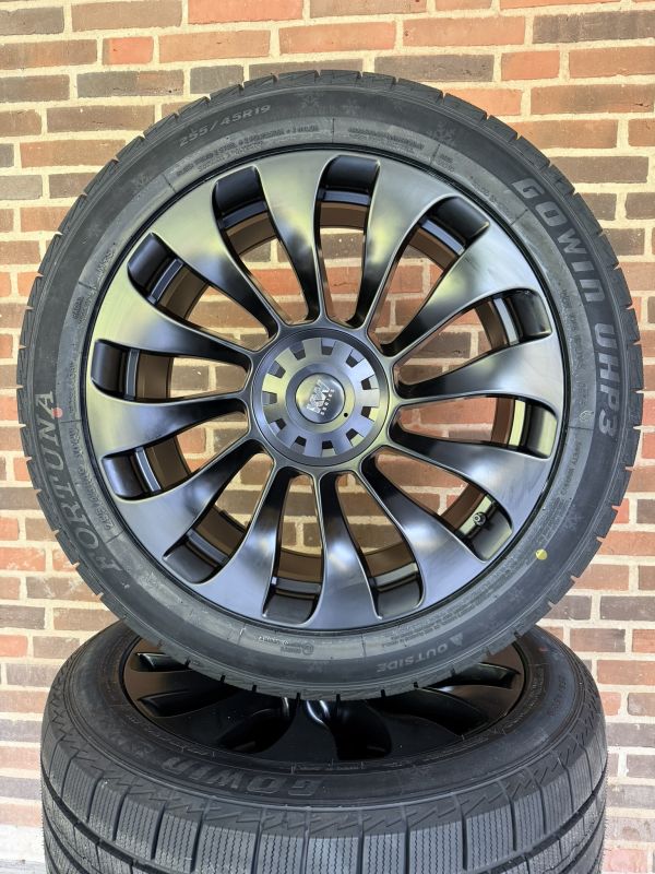 19″ TESLA Y + JUNIPER – NYE KOMPLETTE VINTERHJUL – REF V122