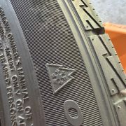 19″ TESLA Y + JUNIPER – NYE KOMPLETTE VINTERHJUL – REF V121
