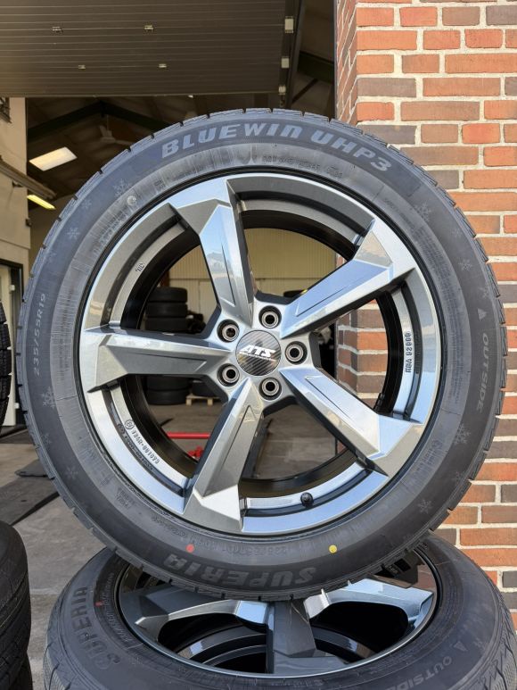 19” VW ID4 / ID5 / SKODA ENYAQ / ELROQ / FORD EXPLORER / AUDI Q4 / CUPRA TAVASCAN – NYE KOMPLETTE VINTERHJUL – REF V126
