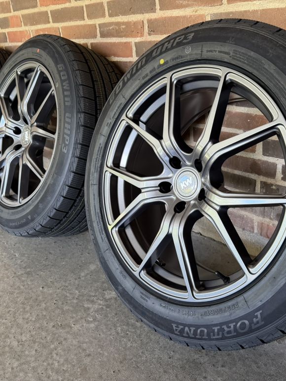 19” VW ID4 / ID5 / SKODA ENYAQ / ELROQ / FORD EXPLORER / AUDI Q4 / CUPRA TAVASCAN – NYE KOMPLETTE VINTERHJUL – REF V128