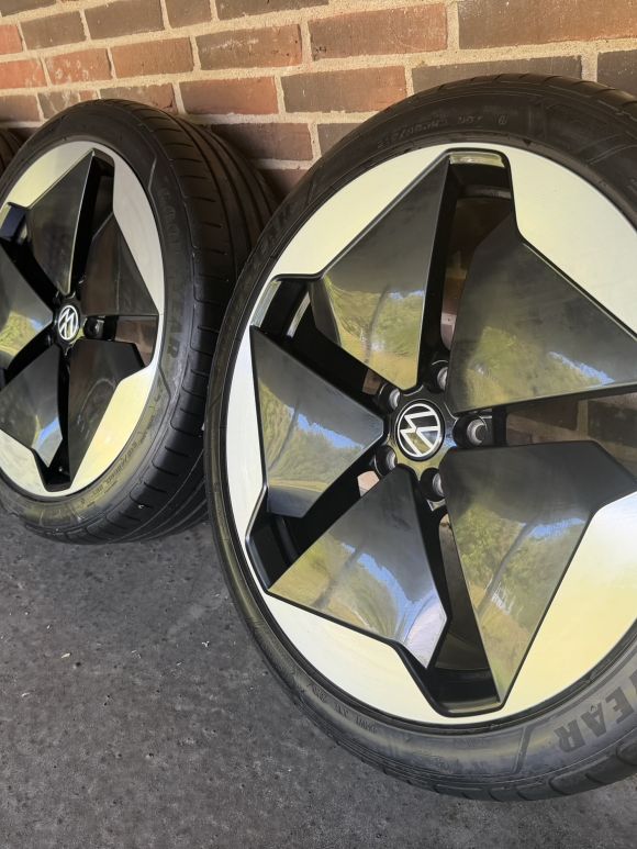 20” VW ID3 / CUPRA BORN – ORIGINALE ALUFÆLGE MED SOMMERDÆK – REF P172