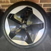20” VW ID3 / CUPRA BORN – ORIGINALE ALUFÆLGE MED SOMMERDÆK – REF P172