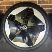 20” VW ID3 / CUPRA BORN – ORIGINALE ALUFÆLGE MED SOMMERDÆK – REF P172