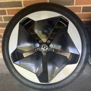 20” VW ID3 / CUPRA BORN – ORIGINALE ALUFÆLGE MED SOMMERDÆK – REF P172