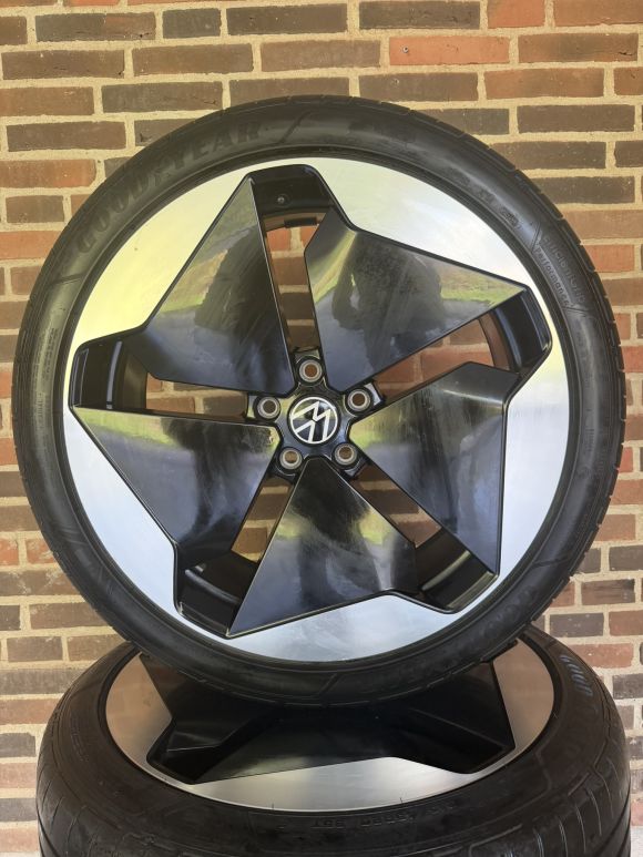 20” VW ID3 / CUPRA BORN – ORIGINALE ALUFÆLGE MED SOMMERDÆK – REF P172
