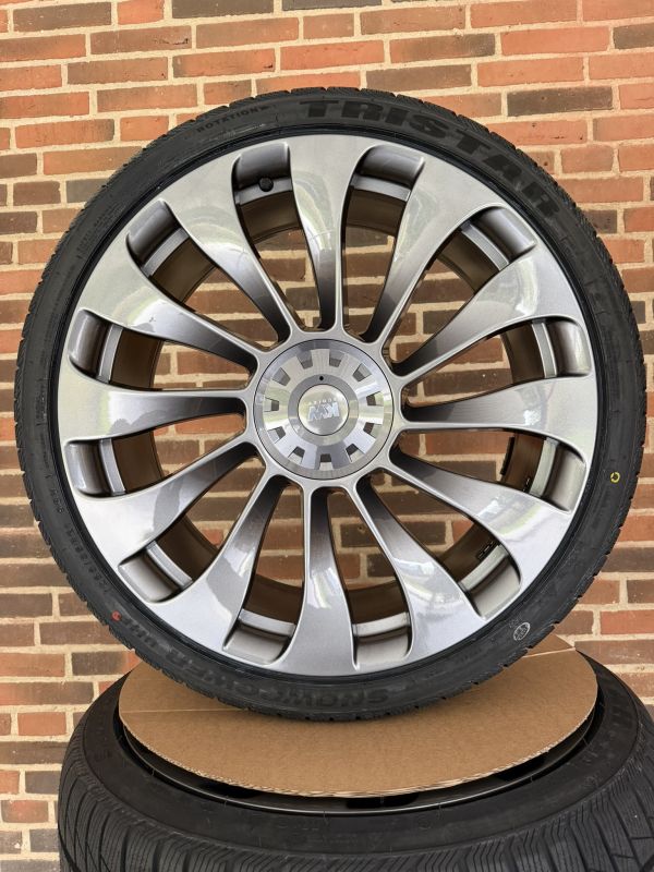 21″ TESLA Y + JUNIPER – NYE KOMPLETTE VINTERHJUL – REF V174
