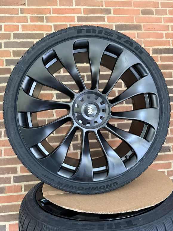 21″ TESLA Y + JUNIPER – NYE KOMPLETTE VINTERHJUL – REF V186